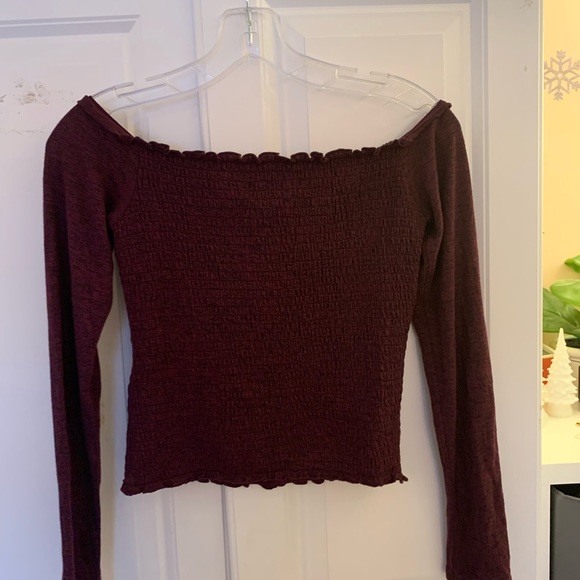 Hollister off the shoulder top - Picture 2 of 3